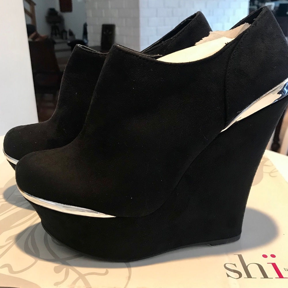 New Shï by Journeys Black Suede Side Zip Platform Wedged Ankle Boots Women Size